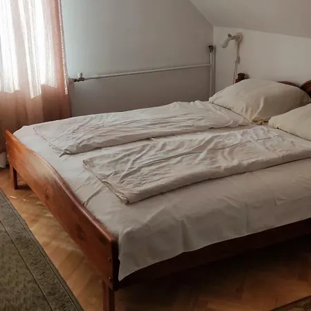 Дом отдыха Fecskefeszek Nyaralohaz Хайдусобосло
