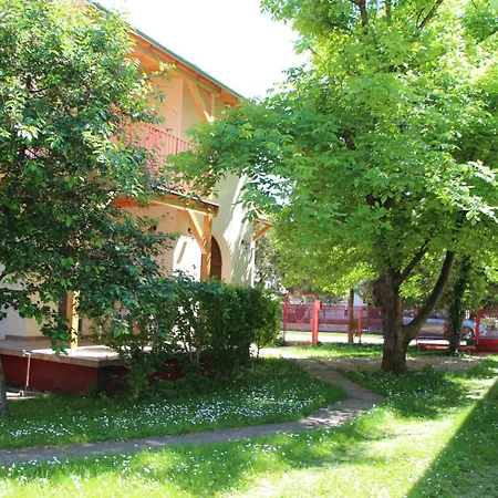 Fecskefeszek Nyaralohaz Casa vacanze *