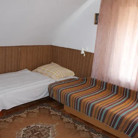 Fecskefeszek Nyaralohaz بيت للعطل Hajdúszoboszló