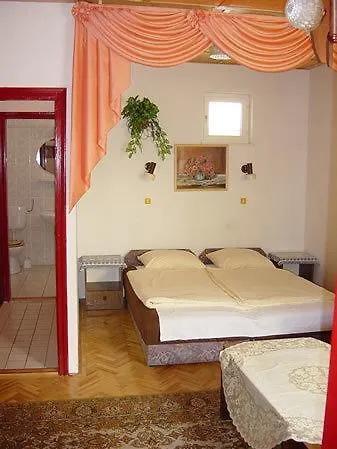 Fecskefeszek Nyaralohaz *